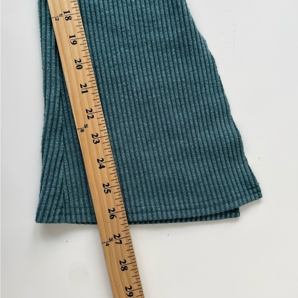 Urban Outfitters Out from Under Green Ribbed Flared Leggings Size Small - Picture 9 of 9